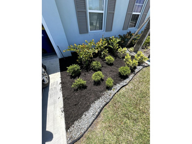 This immaculate Freshly painted 3-bedroom, 2-bathroom and a 2 - photo 2