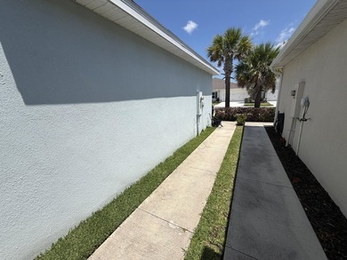 This immaculate Freshly painted 3-bedroom, 2-bathroom and a 2 - photo 4
