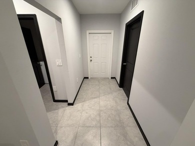 This immaculate Freshly painted 3-bedroom, 2-bathroom and a 2 - photo 7