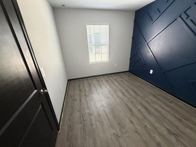 This immaculate Freshly painted 3-bedroom, 2-bathroom and a 2 - photo 10