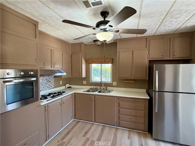 Located in the desirable senior community of Highland Springs - photo 3