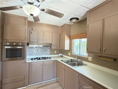 Located in the desirable senior community of Highland Springs - photo 4