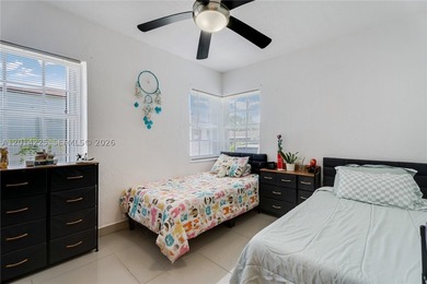 Impeccably maintained 2-bedroom 1.5 bathroom on a generous - photo 12