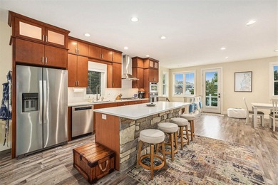 3-bedroom, 2.5-bath custom home just three doors from Lake - photo 8