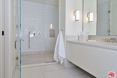 Major price adjustment. This property previously sold for $3,706 - photo 33