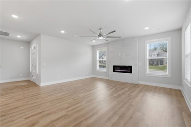 Like-new home on the golf course in The Greens at Sugar Creek - photo 8
