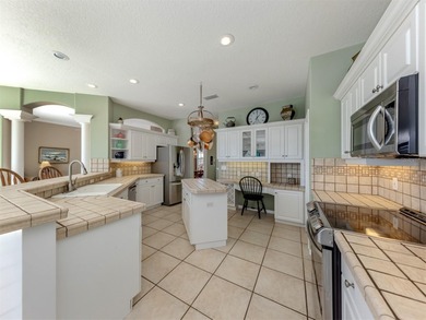 Positioned at end of a quiet cul-de-sac, this spacious - photo 8