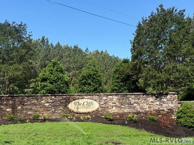 Dreaming of lake life with the perfect blend of privacy - photo 1