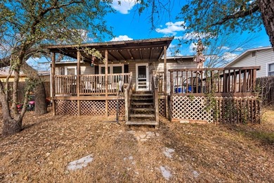 3-bedroom, 1-bath home sits in the heart of Kerrville, just - photo 13