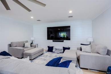 Your Dream Home Awaits!! Custom Ranch Renovated And Meticulously - photo 13