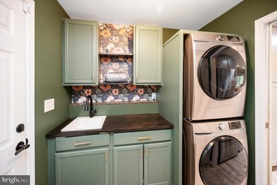 Welcome to 708 Eastover Parkway, where modern design, flexible - photo 23