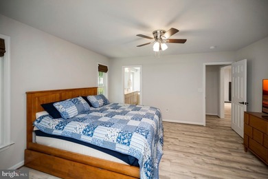 Welcome to 708 Eastover Parkway, where modern design, flexible - photo 25