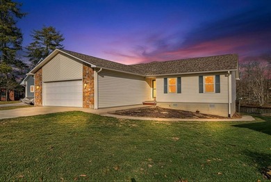 Wake up to shimmering water views and spend your evenings - photo 2
