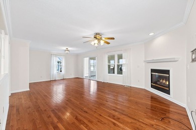 Wake up to shimmering water views and spend your evenings - photo 8
