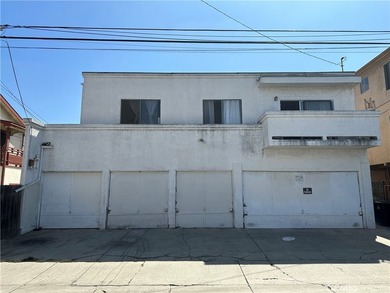 Rare investment opportunity featuring 4 units. The front - photo 2