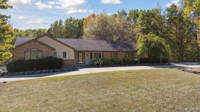 (private lake, pond, creek) Home Active Under Con in Oxford Michigan