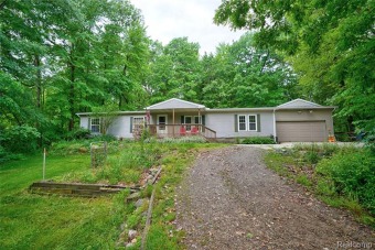 (private lake) Home Sale Pending in Davisburg Michigan