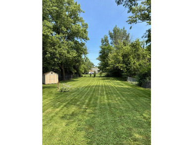 Charming brick ranch in the heart of Hobart. Hardwood floors - photo 4