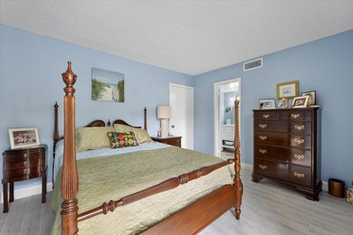 Beautifully updated 2BR/2BA first-floor condo in the desirable - photo 8