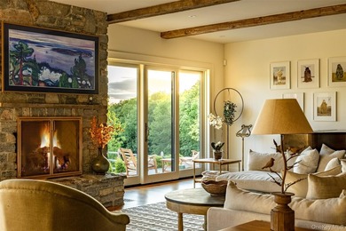 Welcome to Sunset Ridge Farm. A discreet tree-lined drive with - photo 11