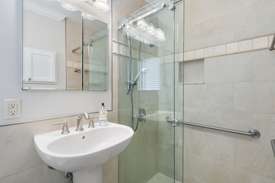 Beautifully renovated pool home in Floranada Ridge - one of the - photo 18