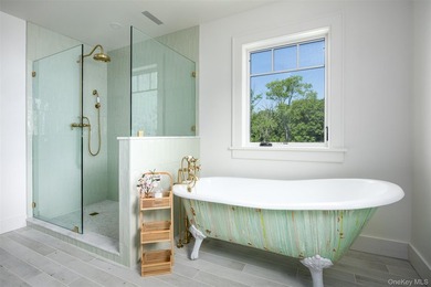 Welcome to Sunset Ridge Farm. A discreet tree-lined drive with - photo 29
