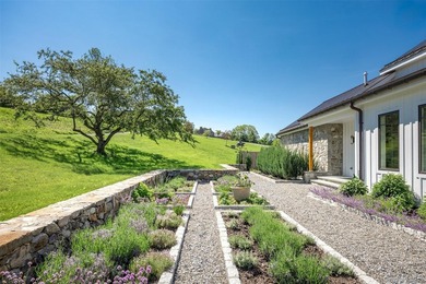 Welcome to Sunset Ridge Farm. A discreet tree-lined drive with - photo 36
