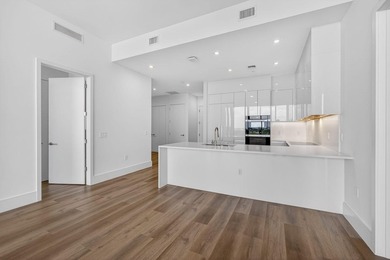 Welcome to Nautilus 220, where brand-new waterfront luxury meets - photo 6
