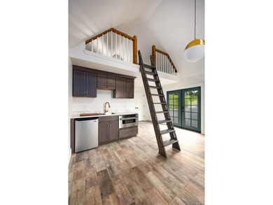 Welcome to Sunset Ridge Farm. A discreet tree-lined drive with - photo 38