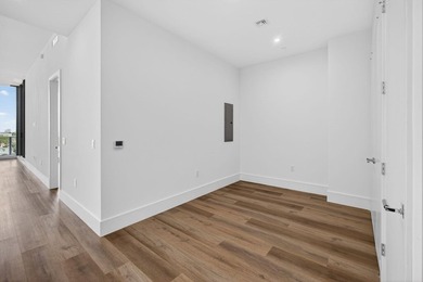Welcome to Nautilus 220, where brand-new waterfront luxury meets - photo 10