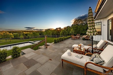 Welcome to Sunset Ridge Farm. A discreet tree-lined drive with - photo 45