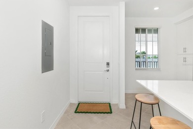 Welcome to this beautifully maintained 2 bedroom, 2 bathroom - photo 3
