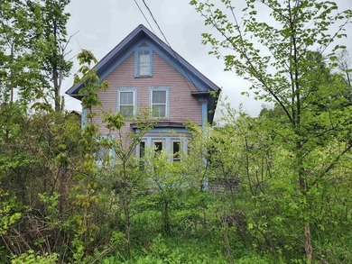 Quaint 4 bedroom village home in need of love for Rehab. Nice - photo 4