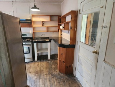 Quaint 4 bedroom village home in need of love for Rehab. Nice - photo 8