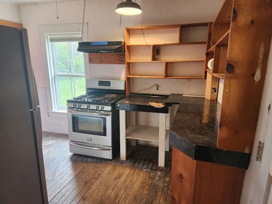 Quaint 4 bedroom village home in need of love for Rehab. Nice - photo 9