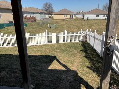 Welcome to Morningview 55+ in Raymore! This charming 2 bed, 2