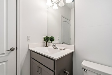 Welcome to this charming 4-bedroom, 3.5-bathroom townhouse in - photo 19