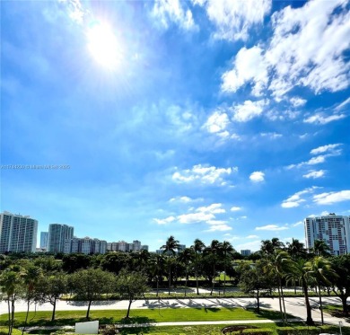 Sophisticated 2BR/2BA residence in the heart of Aventura