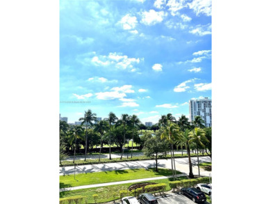 Sophisticated 2BR/2BA residence in the heart of Aventura