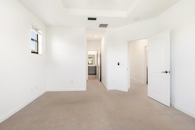Welcome to this charming 4-bedroom, 3.5-bathroom townhouse in - photo 25
