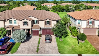 Welcome to this charming 4-bedroom, 3.5-bathroom townhouse in - photo 34