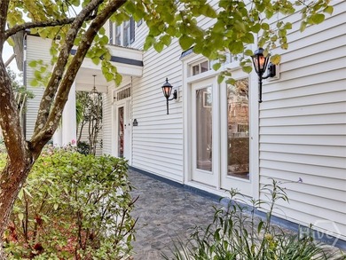 Classic Ardsley home with carriage house & garage parking on - photo 3