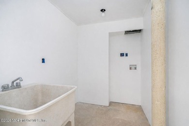 Welcome to this ranch-style home located on a quiet No-Outlet - photo 13