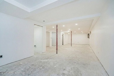 Welcome to this ranch-style home located on a quiet No-Outlet - photo 14