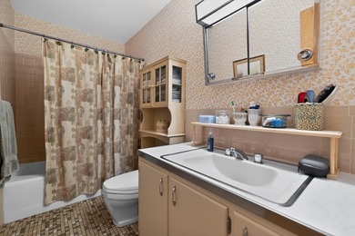 3 BD, 2 BA home on a level double lot with 100 feet of Diamond - photo 15