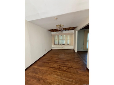 Large corner property 100 x 100 and almost 2000sq ft of living - photo 15
