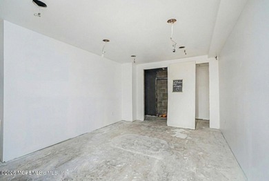 Welcome to this ranch-style home located on a quiet No-Outlet - photo 16