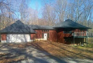 Lakewood Lake Home For Sale in Dyersburg Tennessee