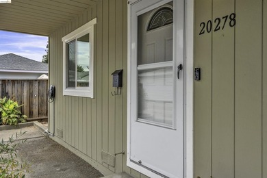 Beautiful townhouse-style, two-story condo featuring 2 bedrooms - photo 3