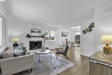 Beautiful townhouse-style, two-story condo featuring 2 bedrooms - photo 4